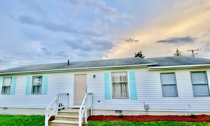 Issue Casa | Radiant 2 bedroom close to the beach!