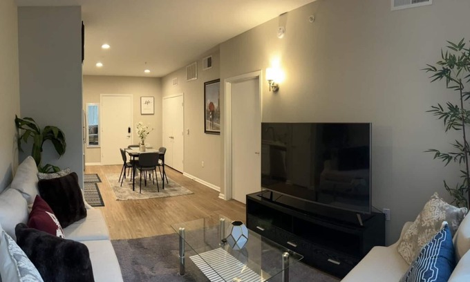 Legacy Town Center North Apartamento | Radiant & Cozy Legacy West 1bed/bath APT