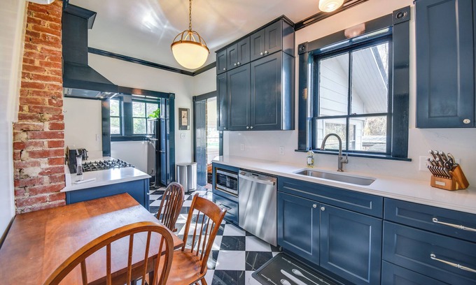 Zanoni Casa | Radiant Gloucester House w/ Private Porch!