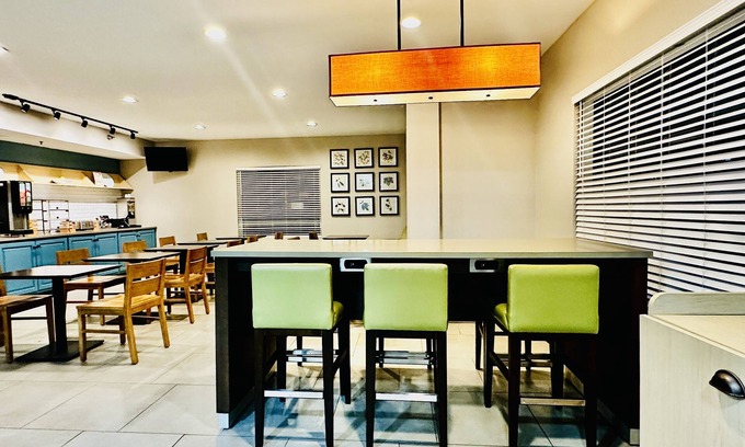 Murfreesboro Hotel | Radiant Inn & Suites