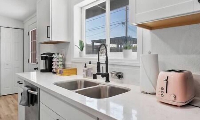 Sunrise Manor Casa | Radiant Pool Retreat: 4BR NLV Getaway