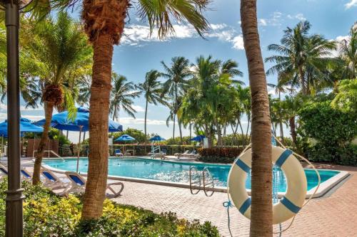 Mid Beach Hotel | Radisson Resort Miami Beach