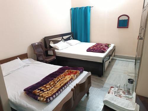 Faizabad Apartamento | RaghuvarDham Delux AC 1 Double Bed, 1 Single Bed Room