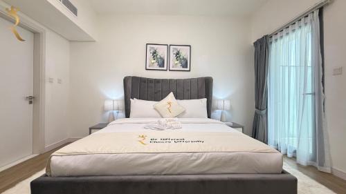 Al Raha Beach Apartamento | Raha Loft Trend 1BR - Stylish Stay with Pool & Gym Near Al Raha Mall & Beach