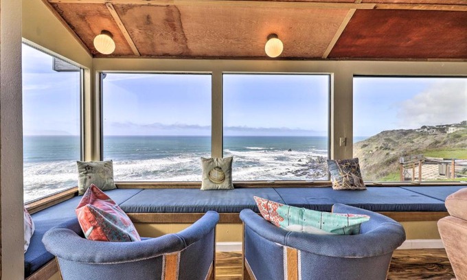 Manchester Casa | Rahus Ocean Refuge with Manchester Coast Views!