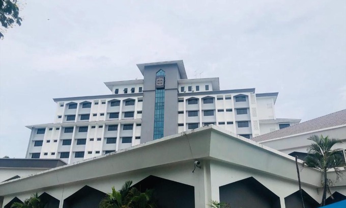Kampung Sembulan Hotel | Raia Hotel Kota Kinabalu