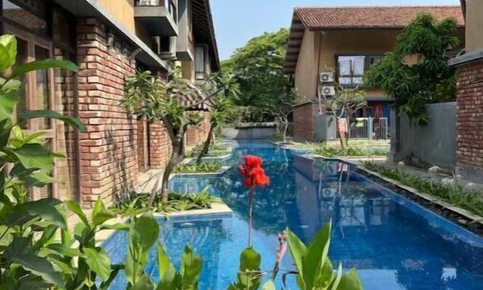 Roychak Casa | Raichak Elegant Duplex House With A Pool View.