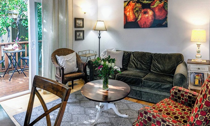 Siskiyou-Hargadine Historic District Cabaña | Railroad District, steps to downtown, everything you need to enjoy Ashland!