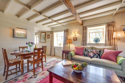 Hopton Casa | Railway Cottage