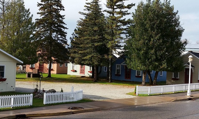 Cedarville Cabina | Rainbow Cabins (Blue Cabin #2)