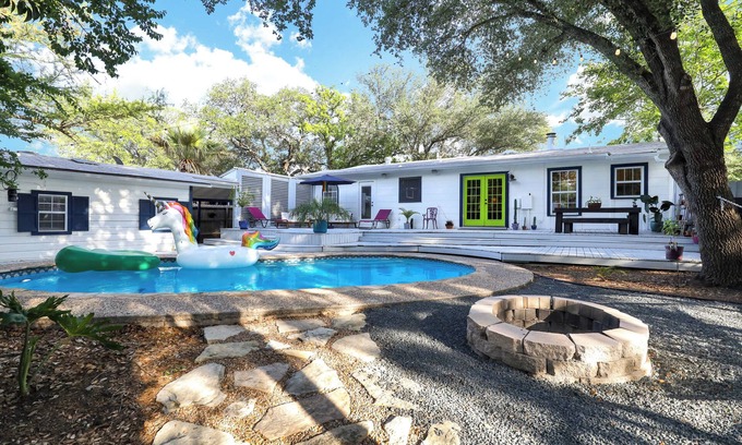 Terrell Heights Casa | Rainbow Casas - Vibrant Primary Casa and Casita with Pool
