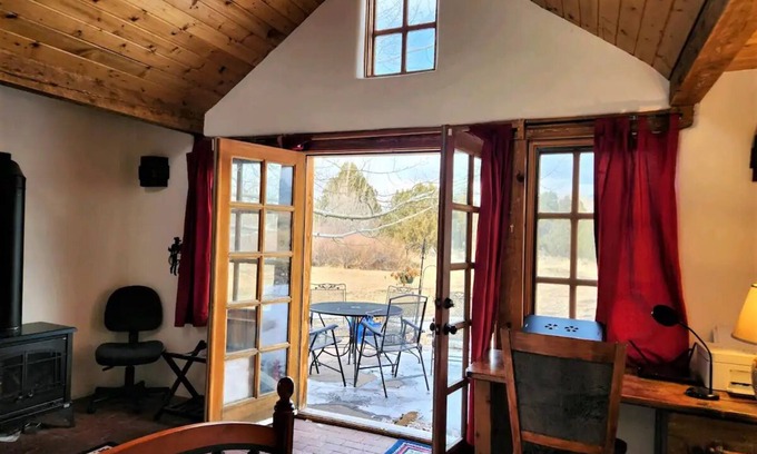 El Prado Casa | Rainbow Casita - A Classic Taos Adobe Home