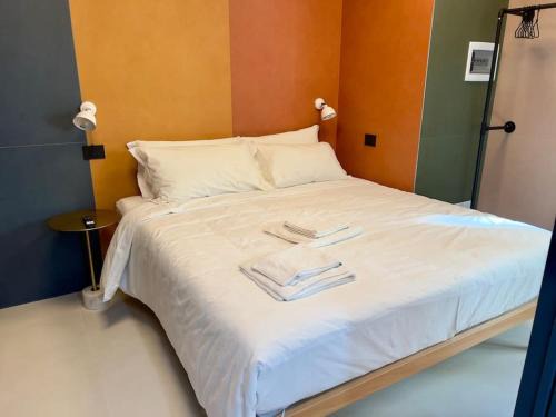 Ponte Seveso Apartamento | Rainbow Colorful Studio by Central Station