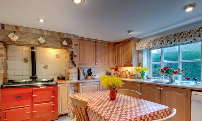 Littlebredy Casa | Rainbow Cottage in Litton Cheney