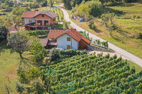 Crnomelj Apartamento | Rainbow Cottage In The Vineyards - Happy Rentals