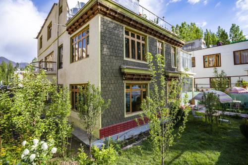 Leh Casa | Rainbow Holiday Home