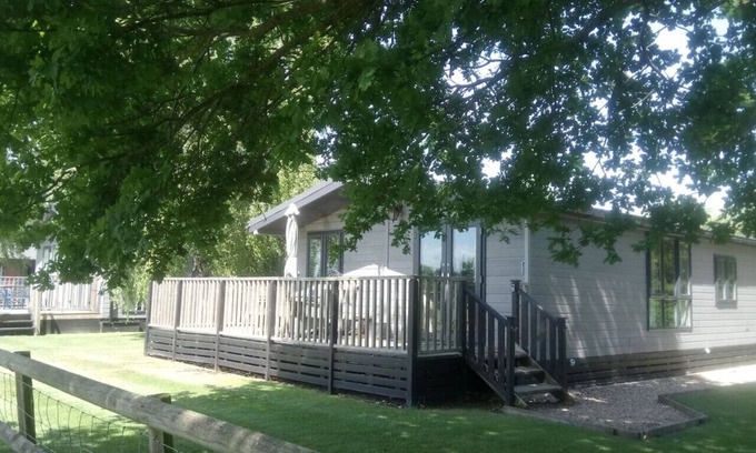 Romney Marsh Otro | Rainbow Petty - Pine lodge - Kent countryside