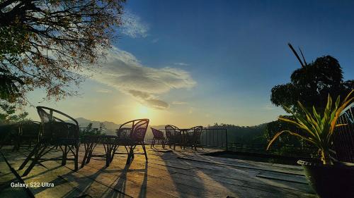 Ella Casa | Rainbow Sky Cottage