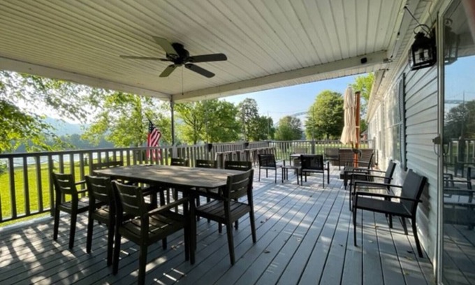 South Pittsburg Casa | Rainbows End River Lodge