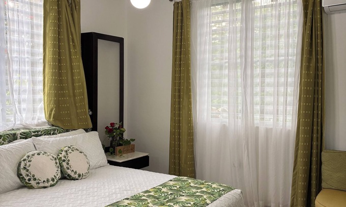 Guzman Abajo Casa | Rainforest Escape with Stunning Views minute's drive away from everything!