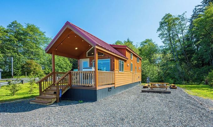 Forks Cabina | Rainforest Retreat Tiny Home #20 Fishing Cabin