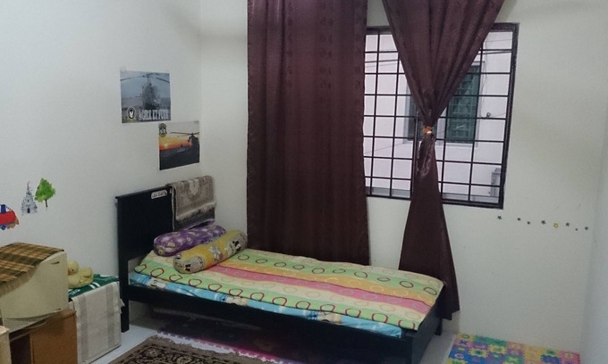 Seri Kembangan Casa | Raisya Homestay Budget Putrajaya Bangi