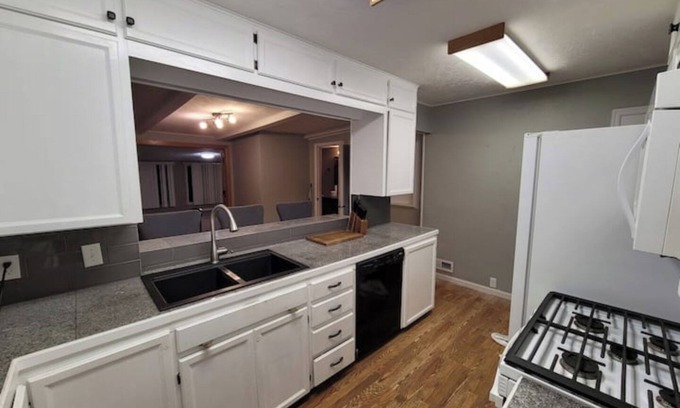 South Central Omaha Casa | Ralston Cottage Vibes with HUGE family room