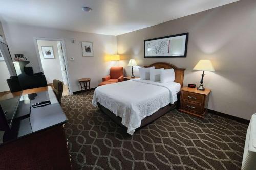 Downtown Hotel | Ramada Bayside Inn & Suites Eureka