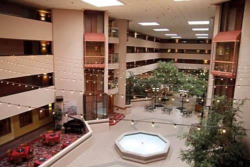 Tucson Hotel | Ramada by Wyndham Viscount Suites Tucson East