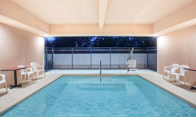 Fresno Hotel | Ramada by Wyndham Fresno Northwest