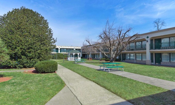 Pikesville Hotel | Ramada by Wyndham Pikesville/Baltimore North