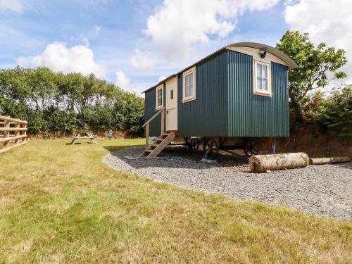 Bude Cabina | Ramblers Rest 2 miles from beach,rural setting Bude Cornwall