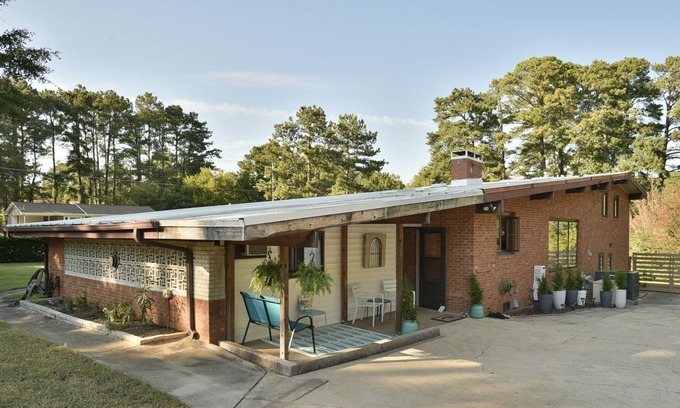 Southwest Raleigh Casa | Rambling Raleigh | Central | Golf | <3mi to NCSU + Downtown | Large Unique Space
