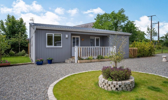 Jameston Cabaña | RAMSEY LODGE (BIER WOOD LODGES), pet friendly in Manorbier