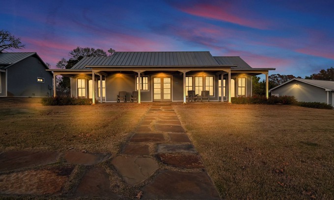 Athens Casa | Ranch Cabin | Trails, Firepit & Fall Fishing