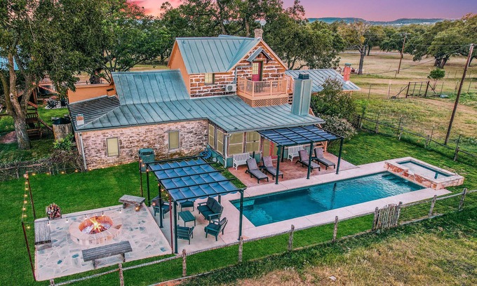 Fredericksburg Complejo | Ranch Getaway for Gatherings & Memories (Sleep 52)