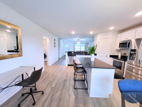 University Place Casa | Ranch Home! Near UNCC, Medieval, Pavilion & Uptown