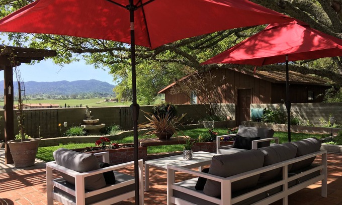 Atascadero Casa | Casa Del Rancho En 3 Acres, Tucked Bajo Los Robles Con Vistas De Las Montañas.