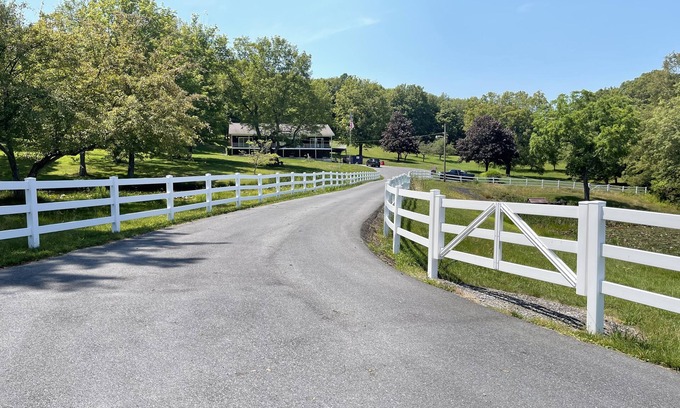 Defiance Casa | Ranch home overlooking scenic mountains close to Raystown Lake Resort & Marina