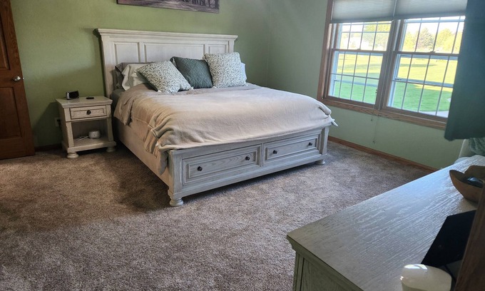 Black Wolf Casa | Ranch Home with 5 bedrooms and large yard! Less than 10 minutes to Hwy 41.