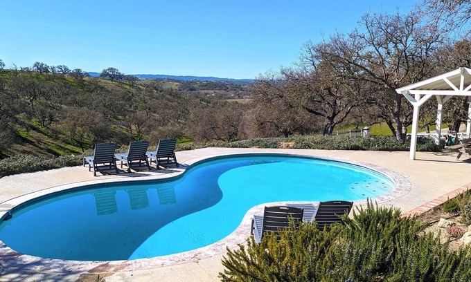 Paso Robles Casa | Impresionante 30ac Ranch w Pool, cancha de tenis, juegos, senderismo, increíbles vistas del atardecer