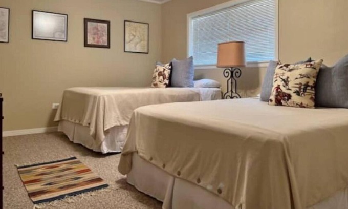 Junction Cabina | Ranch House on the river! 3-Bedroom, 1-Bathroom