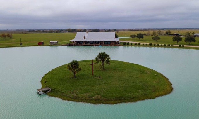 Elmaton Casa | ⍣Ranch ⍣Incredible 70-Acres Estates Restoration Ranch retreat lake sleep 40-52 ⍣