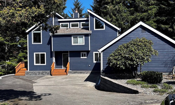 Reedsport Casa | Ranch Road Retreat 3 bd 2.5 bath Sleeps 6 Beautiful views.