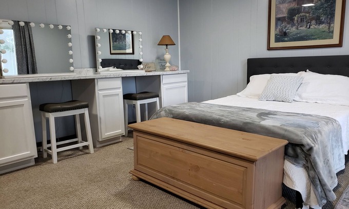 Johnson County Otro | Ranch style Farmhouse located on a horse ranch and rescue south of Fort Worth