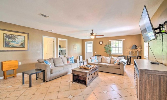 Steinhatchee Casa | Ranch-Style Gem Charcoal Grill, Kayak and Boat