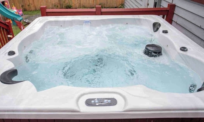 Rochester Casa | Ranch W/ Hot Tub~ by Arprt/Dtwn/UofR/RIT W/AC