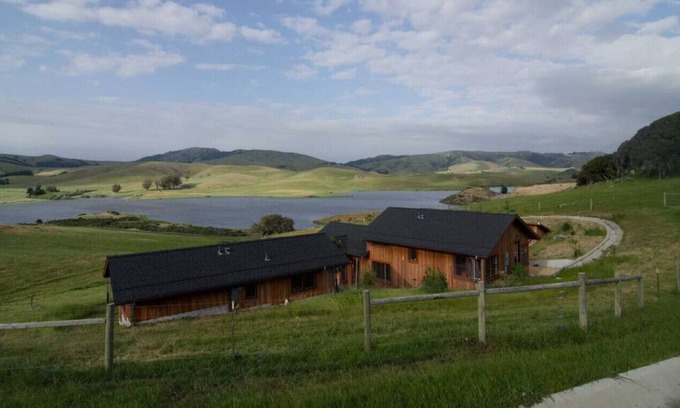 Nicasio Casa | Casa de rancho moderna - privada y pacífica