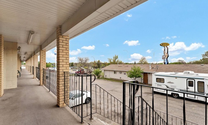 Medicine Hat Hotel | Ranchmen Motel
