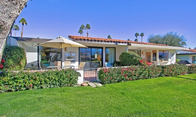 Rancho Mirage Condominio | Rancho Las Palmas CC - Lovely 2 Bedroom/2 Bath on Golf Course in Rancho Mirage